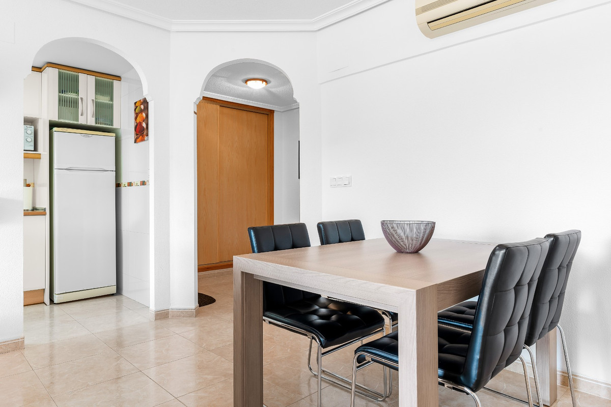 For sale - 2 Bedroom 2 Bathroom Apartment - Middle Floor Apartment in Orihuela - Playa Flamenca  - Alicante