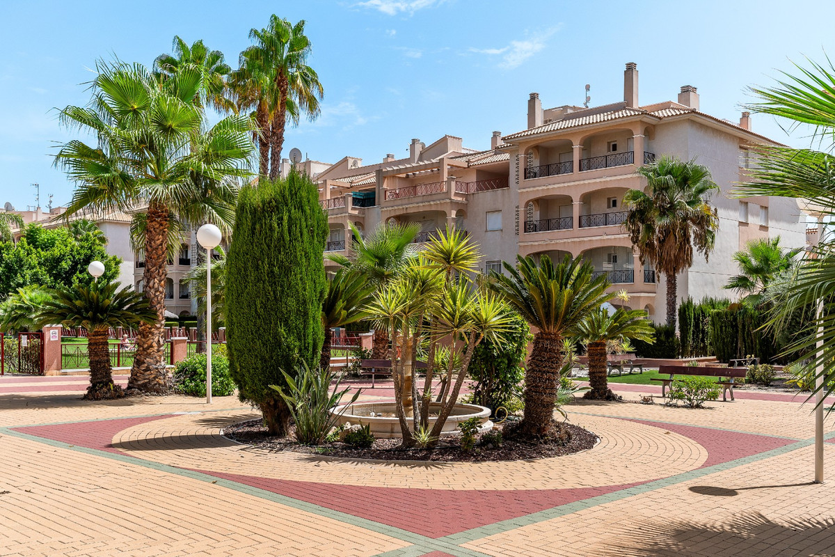 For sale - 2 Bedroom 2 Bathroom Apartment - Middle Floor Apartment in Orihuela - Playa Flamenca  - Alicante