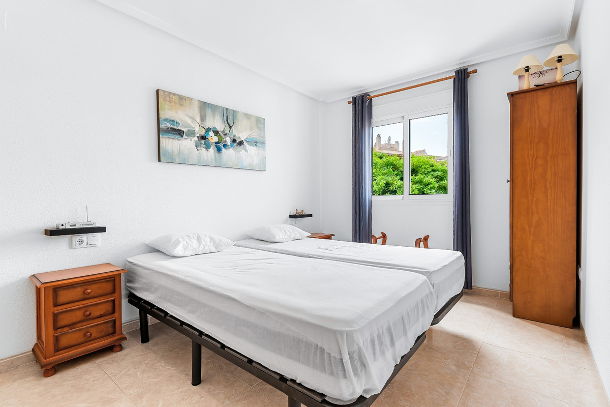For sale - 2 Bedroom 2 Bathroom Apartment - Middle Floor Apartment in Orihuela - Playa Flamenca  - Alicante
