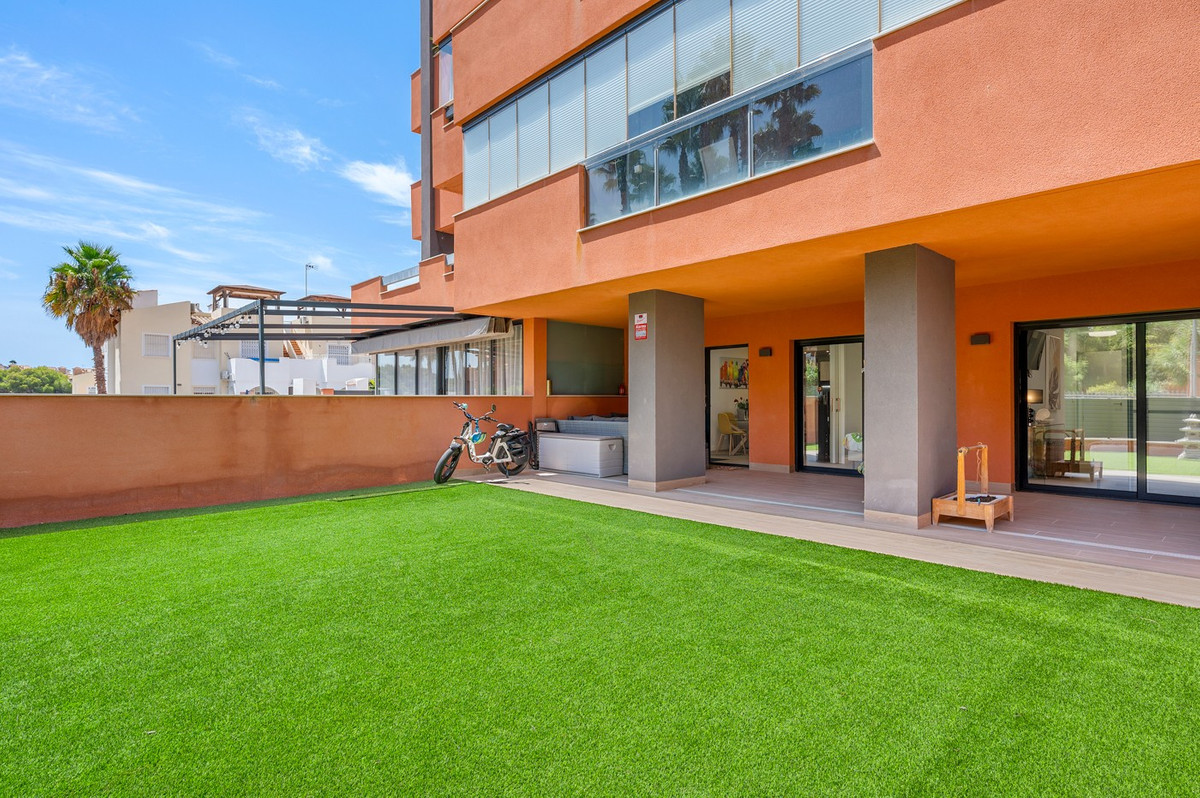 For sale - 2 Bedroom 2 Bathroom Apartment - Ground Floor Apartment in Orihuela - Villamartin  - Alicante