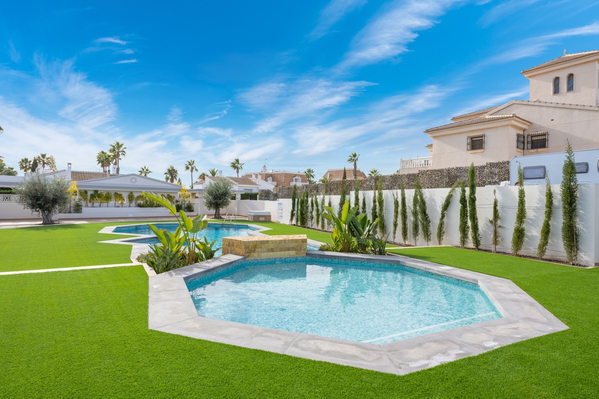 For sale - 2 Bedroom 2 Bathroom Apartment - Ground Floor Apartment in Rojales - Ciudad Quesada  - Alicante