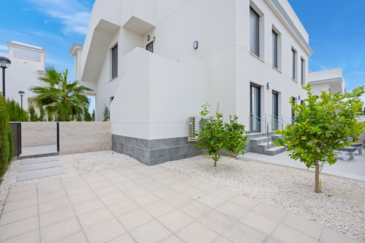 For sale - 2 Bedroom 2 Bathroom Apartment - Ground Floor Apartment in Rojales - Ciudad Quesada  - Alicante