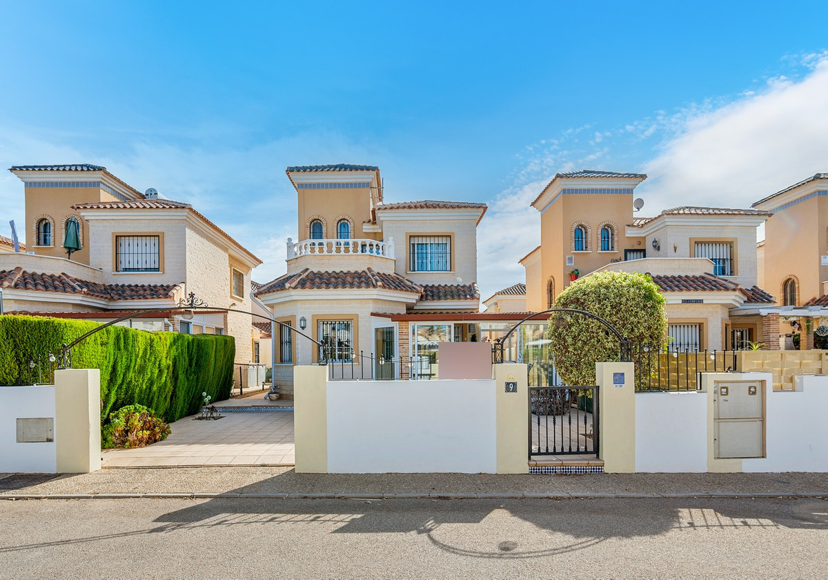 For sale - 3 Bedroom 2 Bathroom House - Detached Villa in Guardamar del Segura - Guardamar del Segura Centro  - Alicante