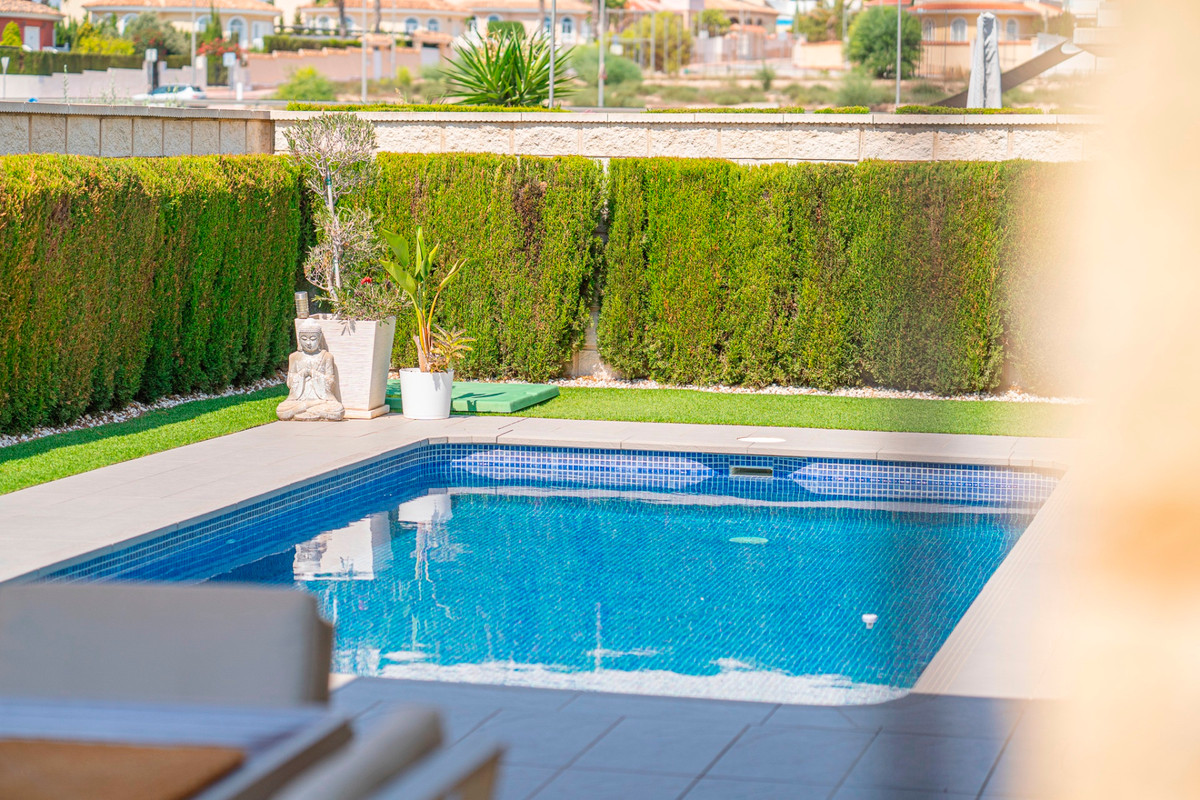 For sale - 3 Bedroom 2 Bathroom House - Detached Villa in Rojales - Lo Pepin  - Alicante