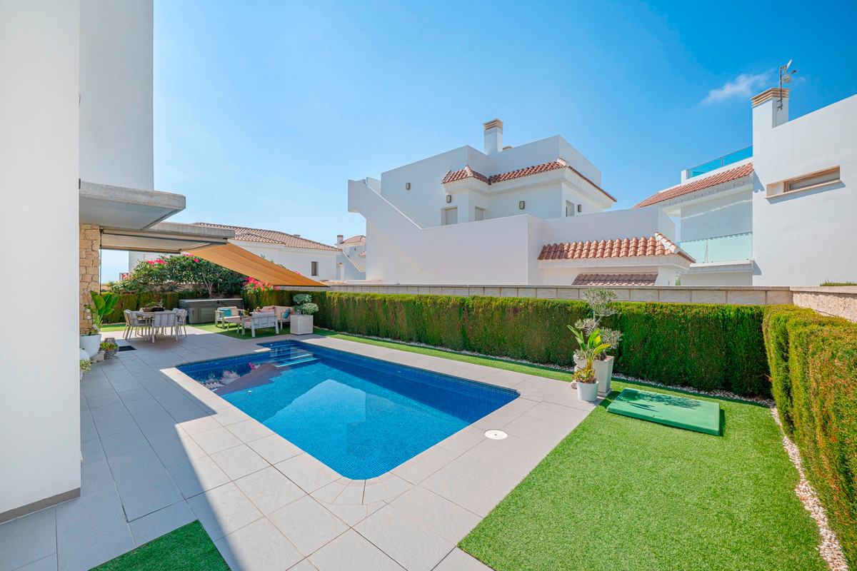 For sale - 3 Bedroom 2 Bathroom House - Detached Villa in Rojales - Lo Pepin  - Alicante