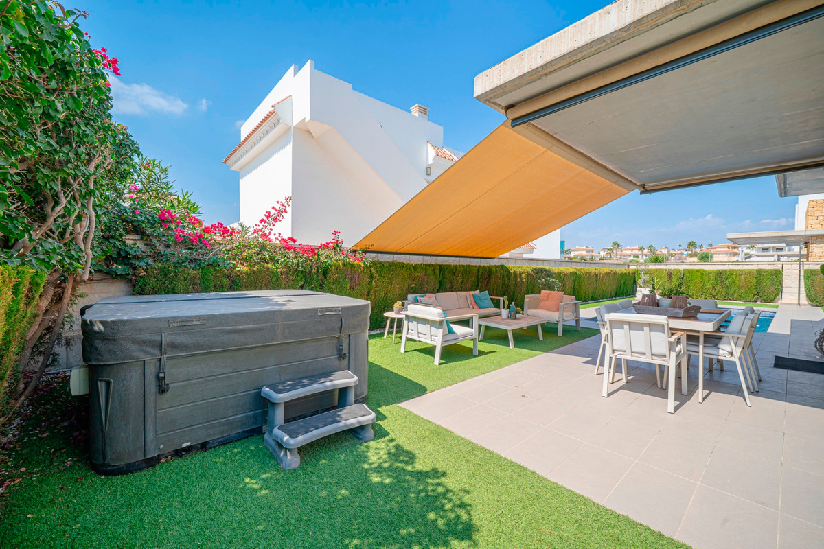 For sale - 3 Bedroom 2 Bathroom House - Detached Villa in Rojales - Lo Pepin  - Alicante