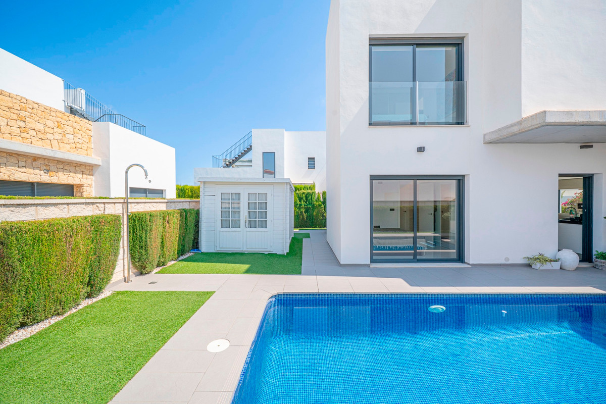 For sale - 3 Bedroom 2 Bathroom House - Detached Villa in Rojales - Lo Pepin  - Alicante
