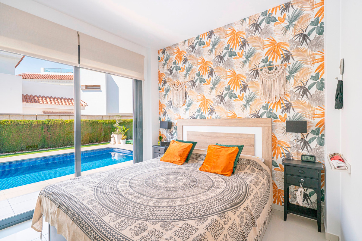 For sale - 3 Bedroom 2 Bathroom House - Detached Villa in Rojales - Lo Pepin  - Alicante