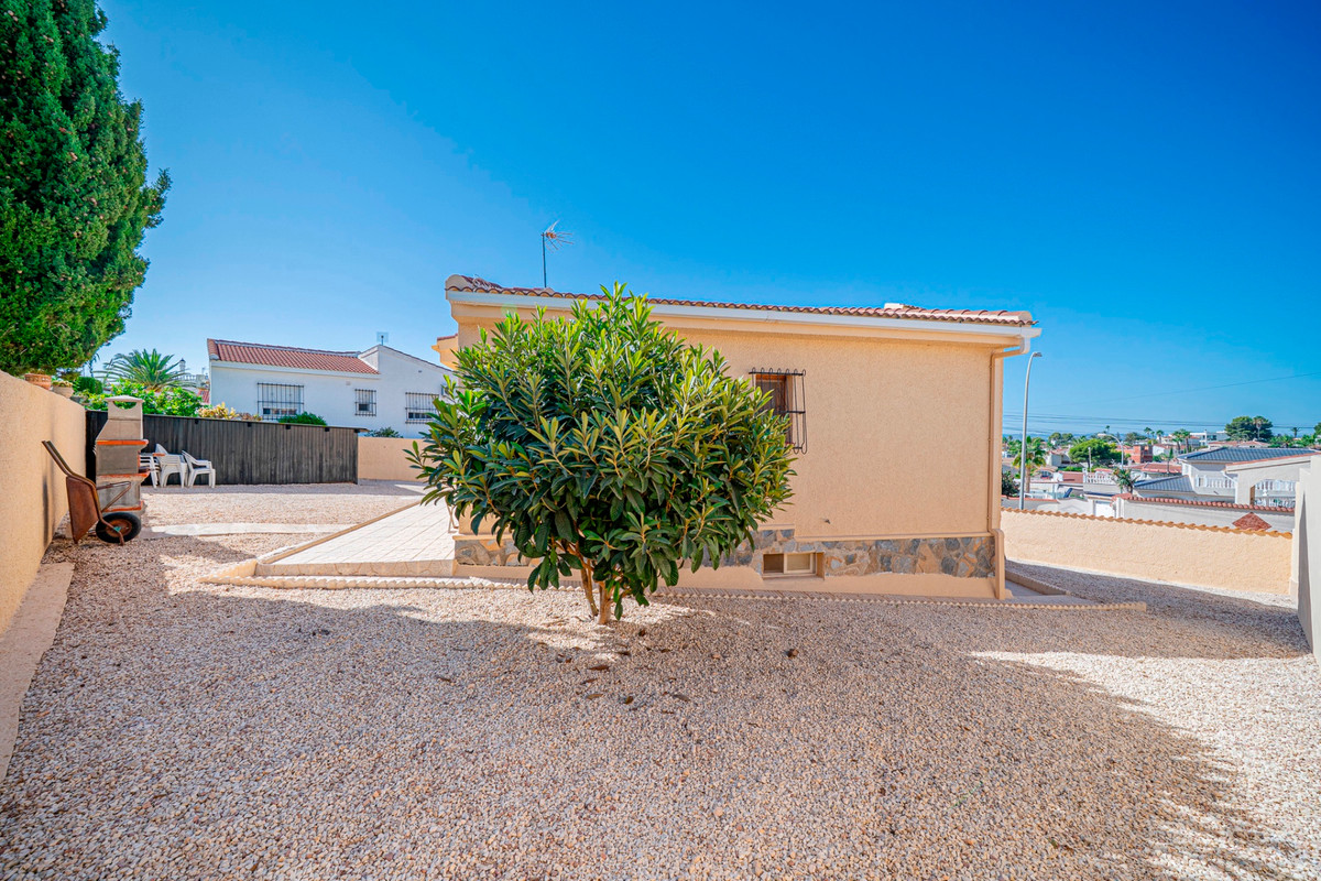 For sale - 5 Bedroom 4 Bathroom House - Detached Villa in Rojales - Ciudad Quesada  - Alicante