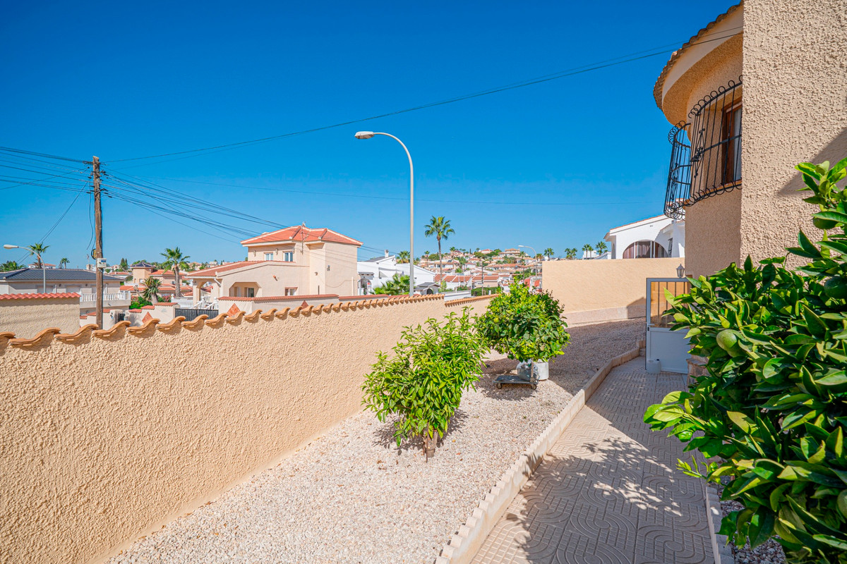 For sale - 5 Bedroom 4 Bathroom House - Detached Villa in Rojales - Ciudad Quesada  - Alicante