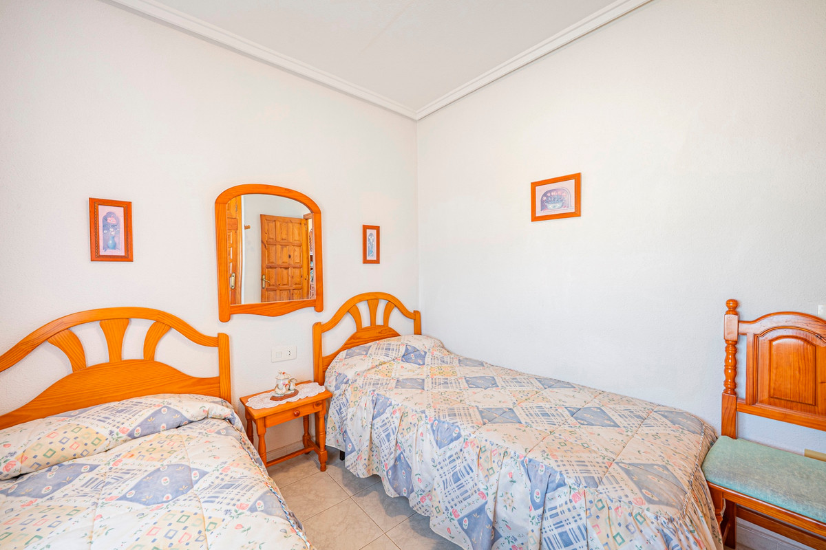 For sale - 5 Bedroom 4 Bathroom House - Detached Villa in Rojales - Ciudad Quesada  - Alicante