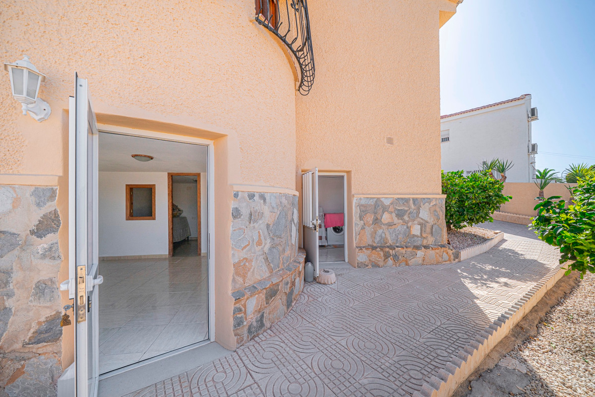For sale - 5 Bedroom 4 Bathroom House - Detached Villa in Rojales - Ciudad Quesada  - Alicante
