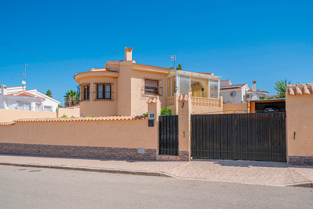 For sale - 5 Bedroom 4 Bathroom House - Detached Villa in Rojales - Ciudad Quesada  - Alicante