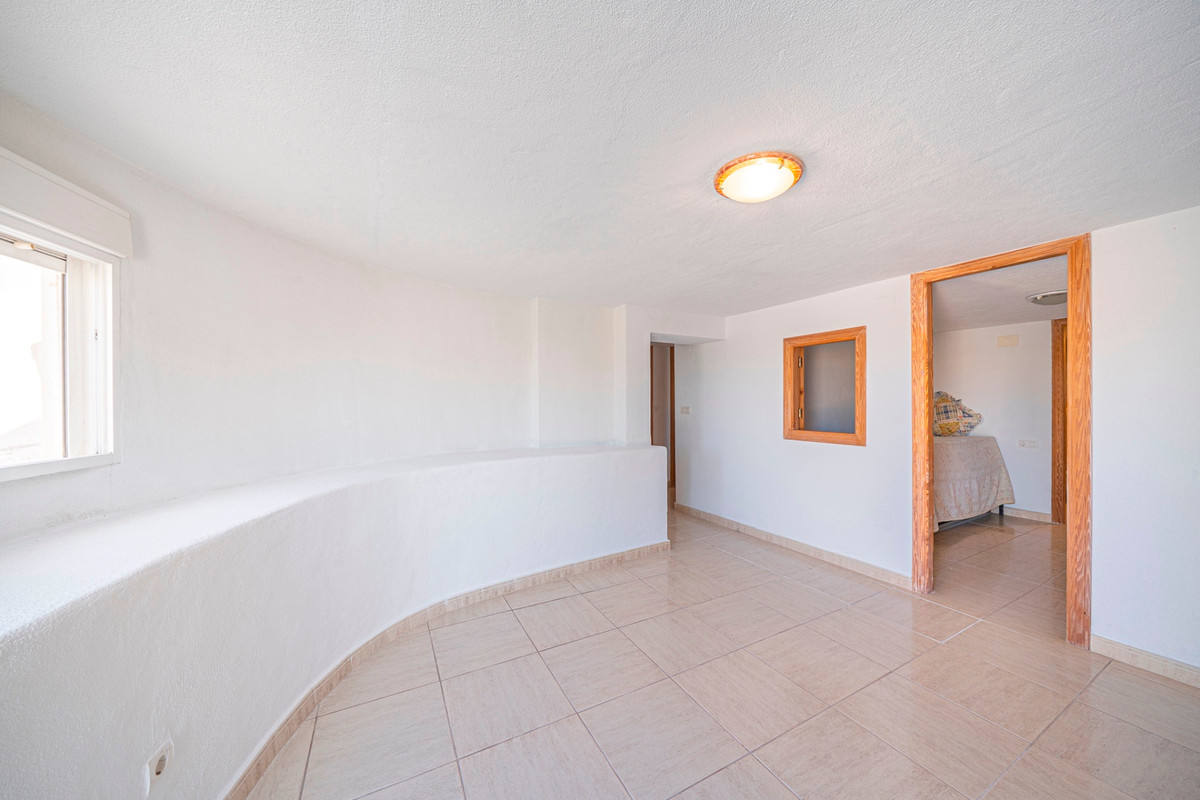 For sale - 5 Bedroom 4 Bathroom House - Detached Villa in Rojales - Ciudad Quesada  - Alicante