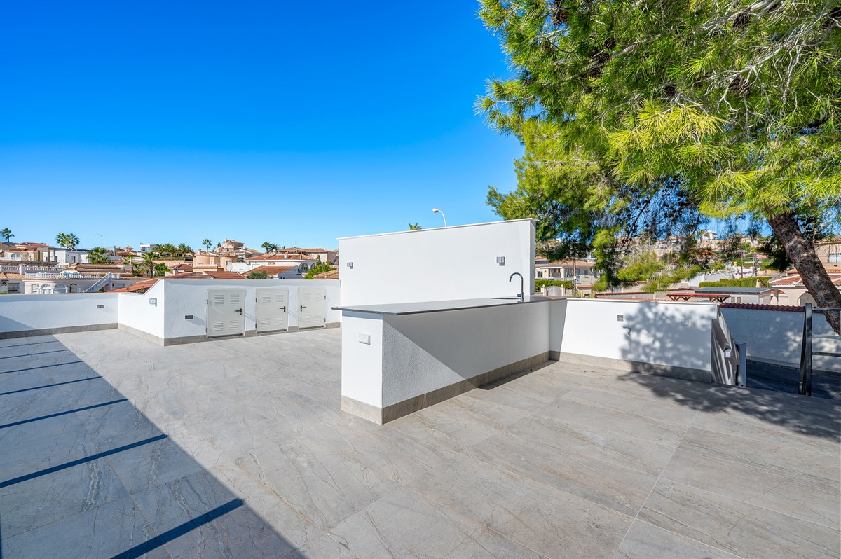 For sale - 4 Bedroom 4 Bathroom House - Detached Villa in Rojales - Rojales Centro  - Alicante