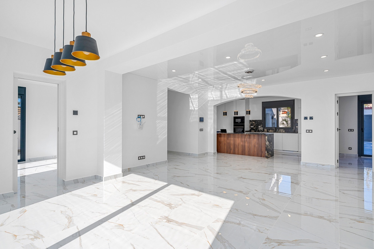 For sale - 4 Bedroom 4 Bathroom House - Detached Villa in Rojales - Rojales Centro  - Alicante