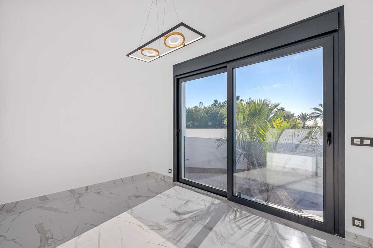 For sale - 4 Bedroom 4 Bathroom House - Detached Villa in Rojales - Rojales Centro  - Alicante