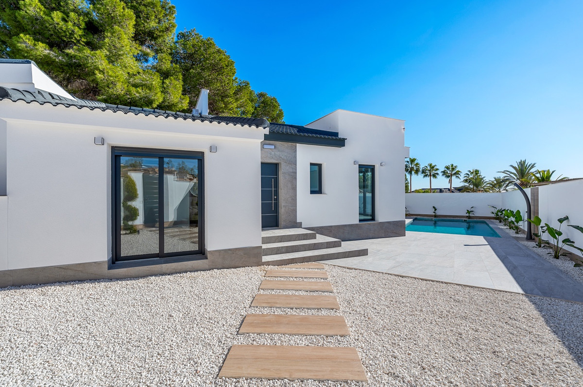 For sale - 4 Bedroom 4 Bathroom House - Detached Villa in Rojales - Rojales Centro  - Alicante
