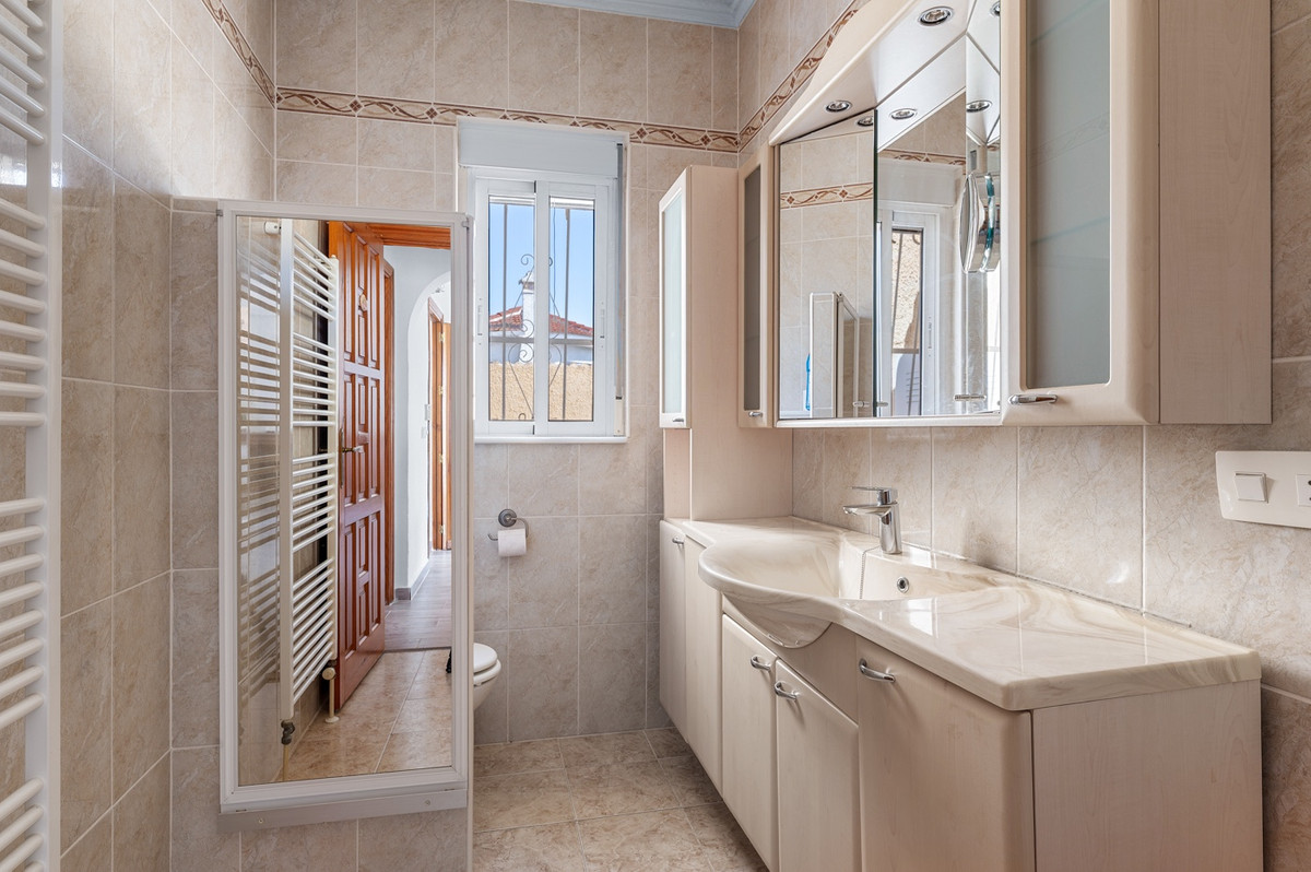 For sale - 3 Bedroom 3 Bathroom House - Detached Villa in Rojales - Ciudad Quesada  - Alicante
