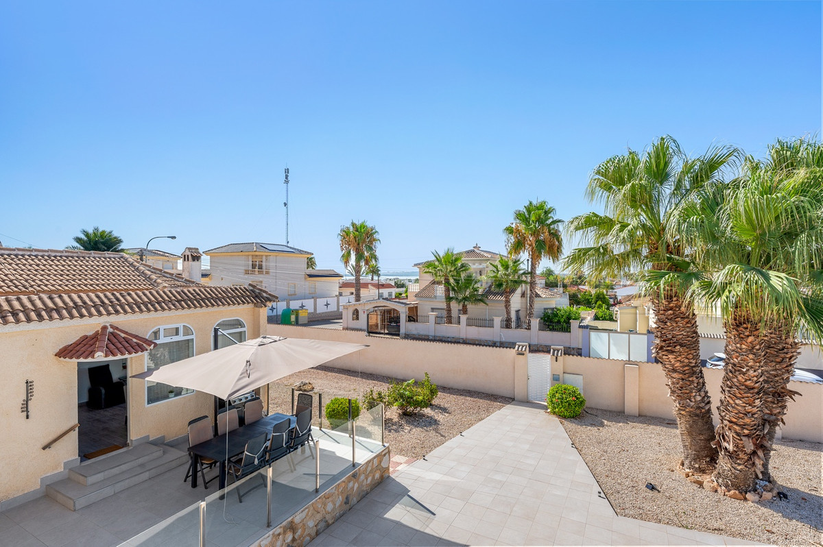 For sale - 3 Bedroom 3 Bathroom House - Detached Villa in Rojales - Ciudad Quesada  - Alicante