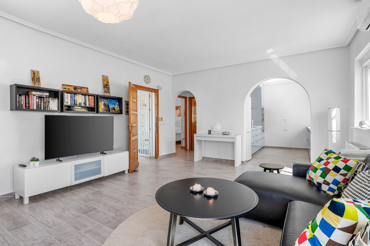For sale - 3 Bedroom 3 Bathroom House - Detached Villa in Rojales - Ciudad Quesada  - Alicante