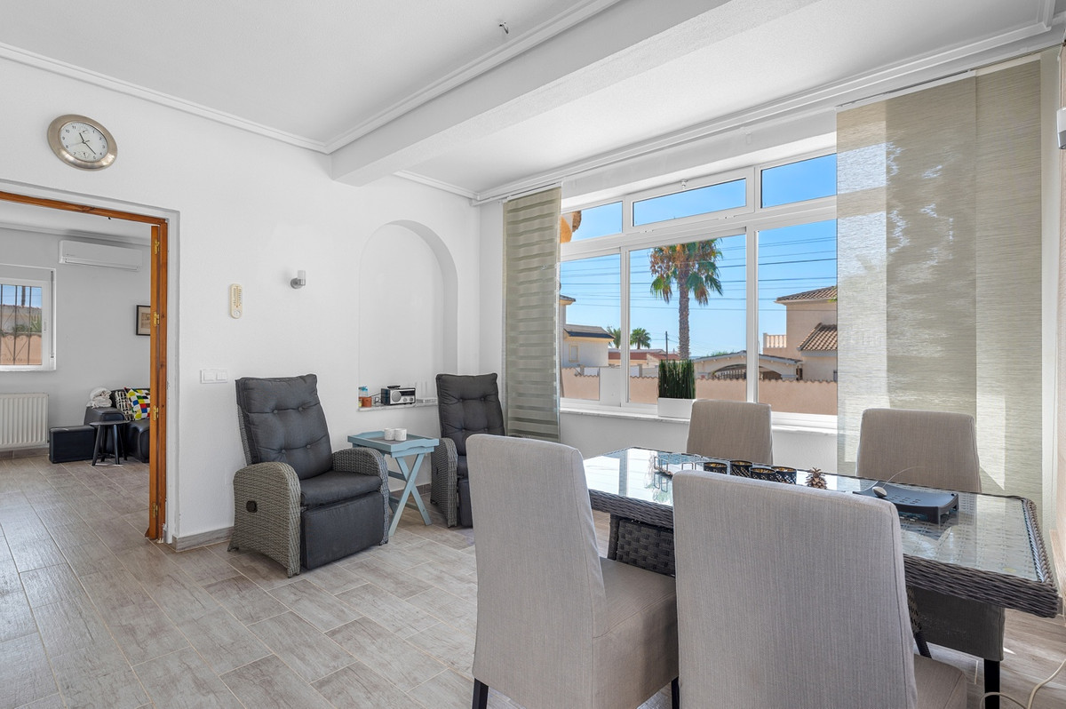 For sale - 3 Bedroom 3 Bathroom House - Detached Villa in Rojales - Ciudad Quesada  - Alicante