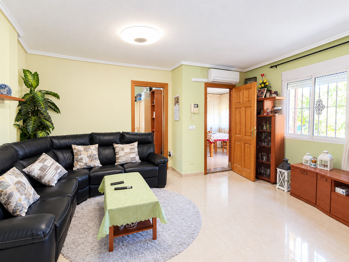 For sale - 4 Bedroom 2 Bathroom House - Townhouse in Rojales - Ciudad Quesada  - Alicante