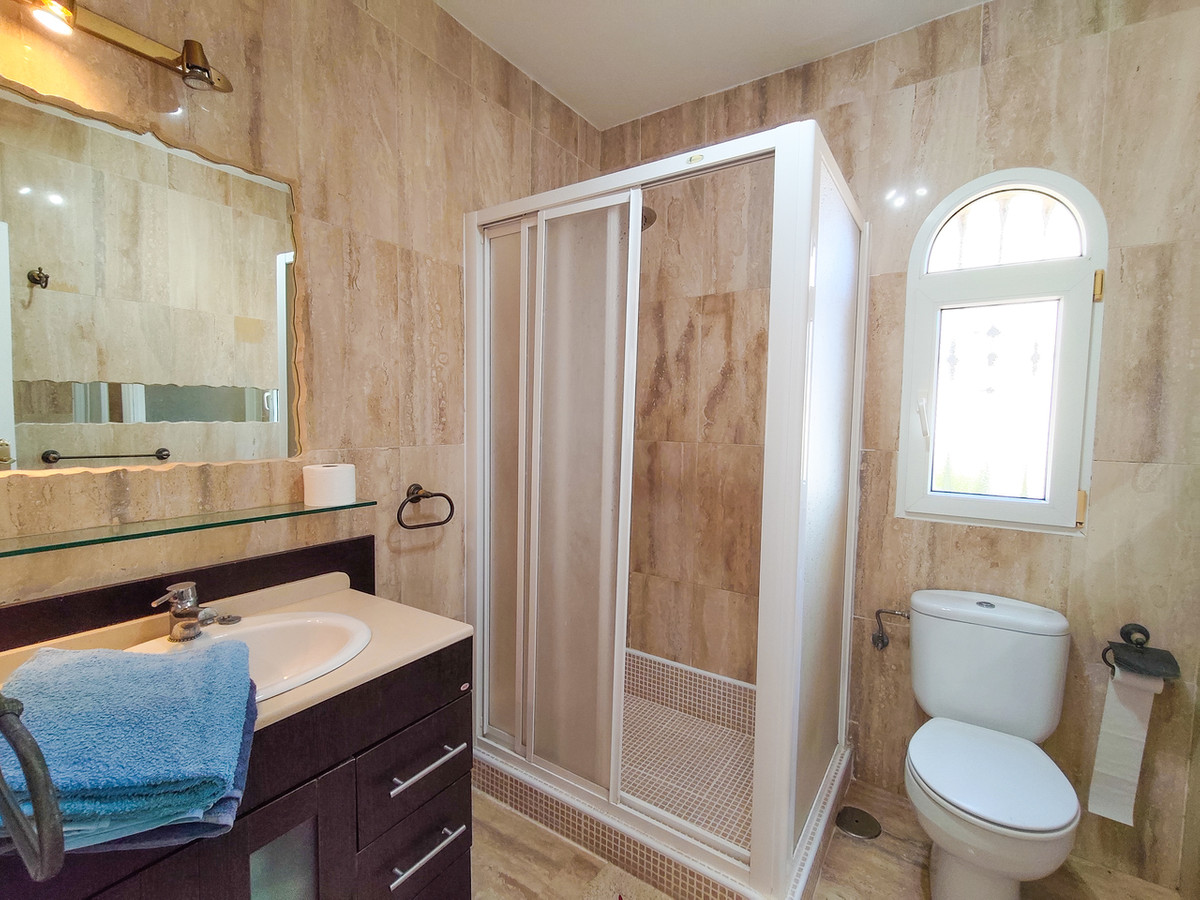 For sale - 3 Bedroom 2 Bathroom House - Detached Villa in Orihuela - Villamartin  - Alicante