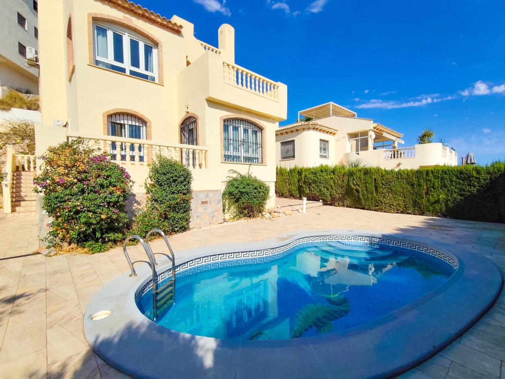 3 Bedroom 2 Bathroom House - Detached Villa in Orihuela