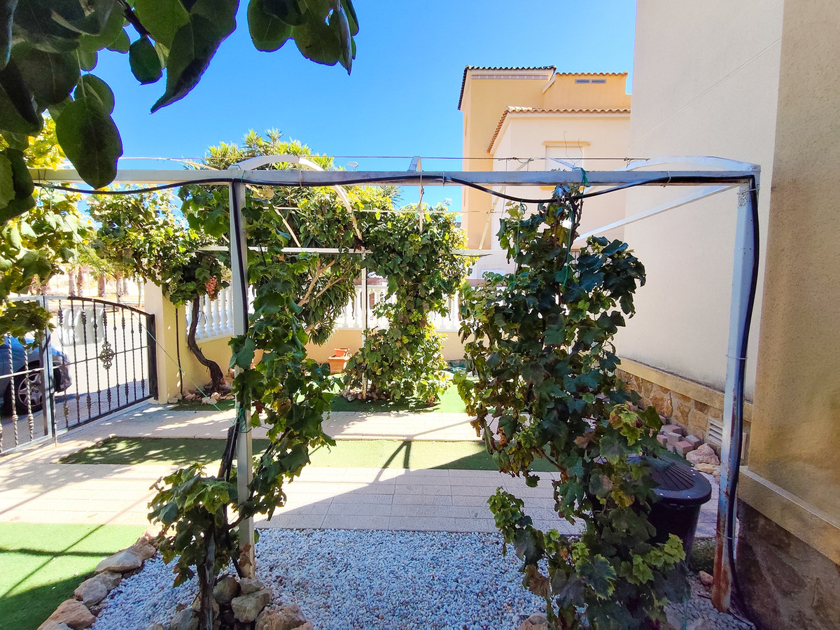 For sale - 2 Bedroom 2 Bathroom Apartment - Ground Floor Apartment in Orihuela - Cabo Roig  - Alicante