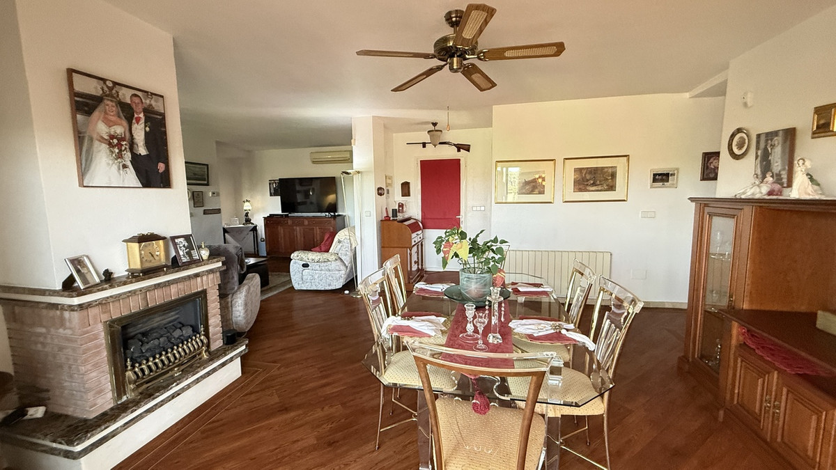 For sale - 5 Bedroom 4 Bathroom House - Detached Villa in Orihuela - Villamartin  - Alicante