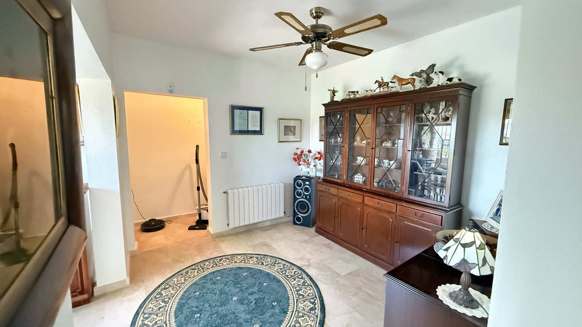 For sale - 5 Bedroom 4 Bathroom House - Detached Villa in Orihuela - Villamartin  - Alicante