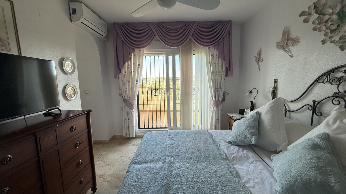 For sale - 5 Bedroom 4 Bathroom House - Detached Villa in Orihuela - Villamartin  - Alicante