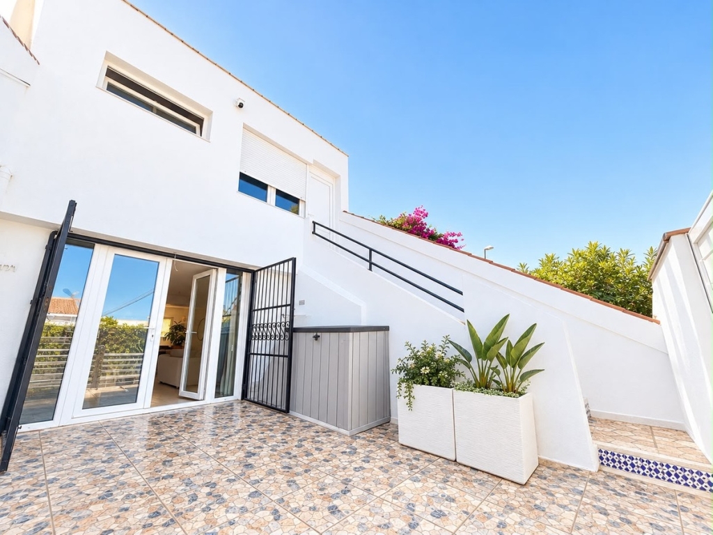 3 Bedroom 2 Bathroom House - Townhouse in Orihuela