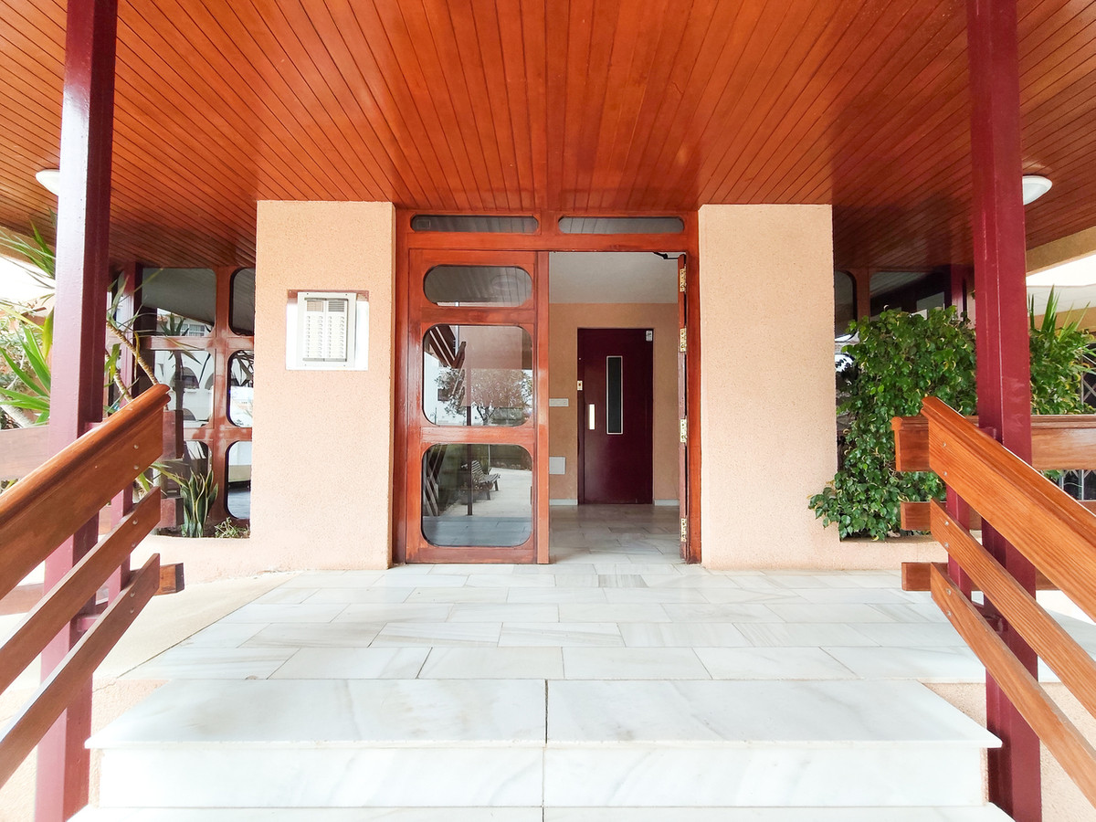 For sale - 3 Bedroom 2 Bathroom Apartment - Middle Floor Apartment in Orihuela - La Zenia  - Alicante