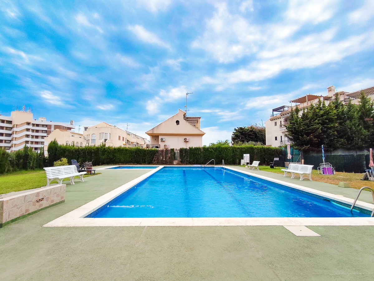 For sale - 3 Bedroom 2 Bathroom Apartment - Middle Floor Apartment in Orihuela - La Zenia  - Alicante