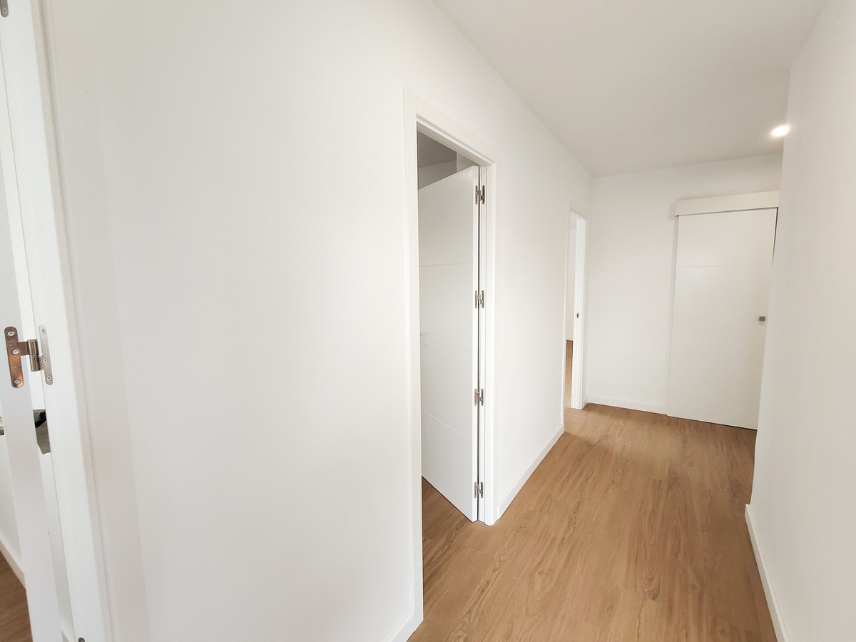 For sale - 3 Bedroom 2 Bathroom Apartment - Middle Floor Apartment in Orihuela - La Zenia  - Alicante