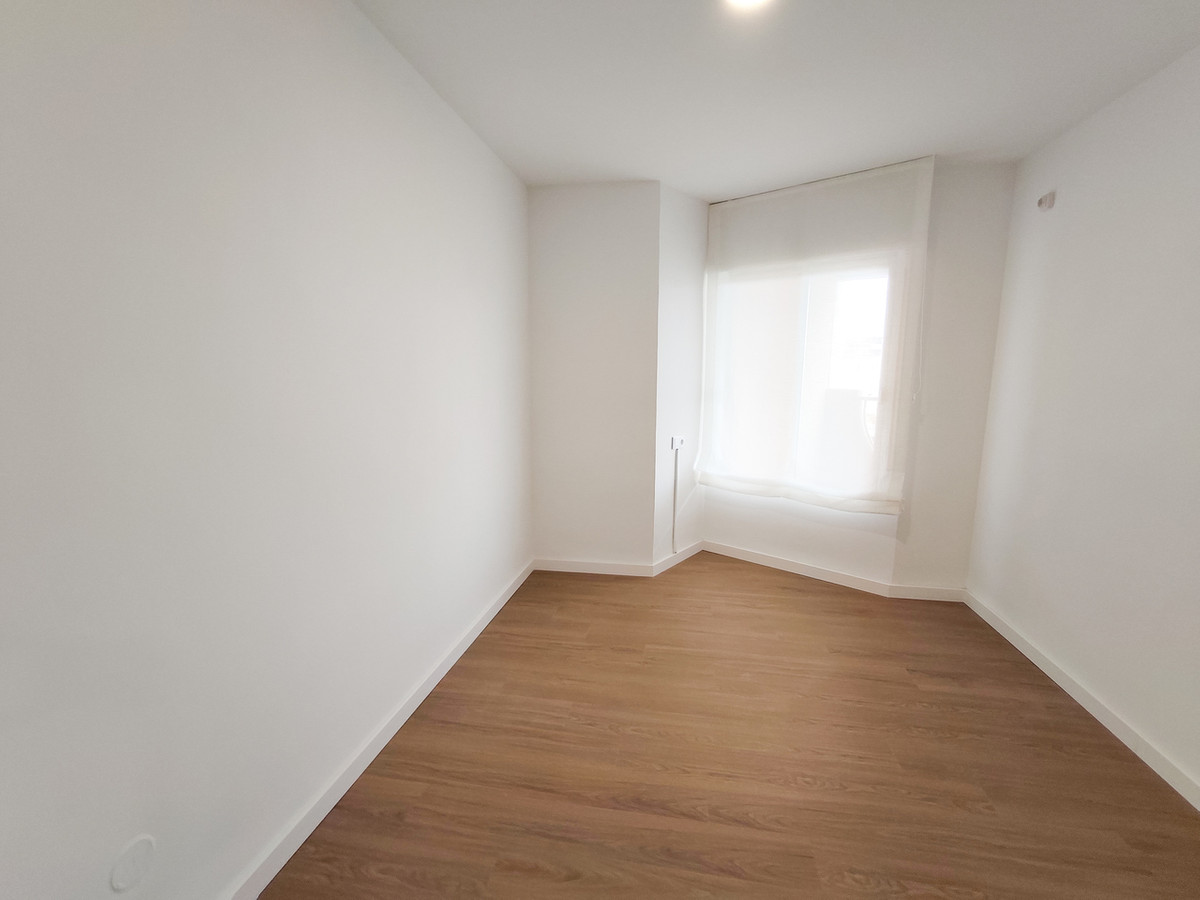 For sale - 3 Bedroom 2 Bathroom Apartment - Middle Floor Apartment in Orihuela - La Zenia  - Alicante