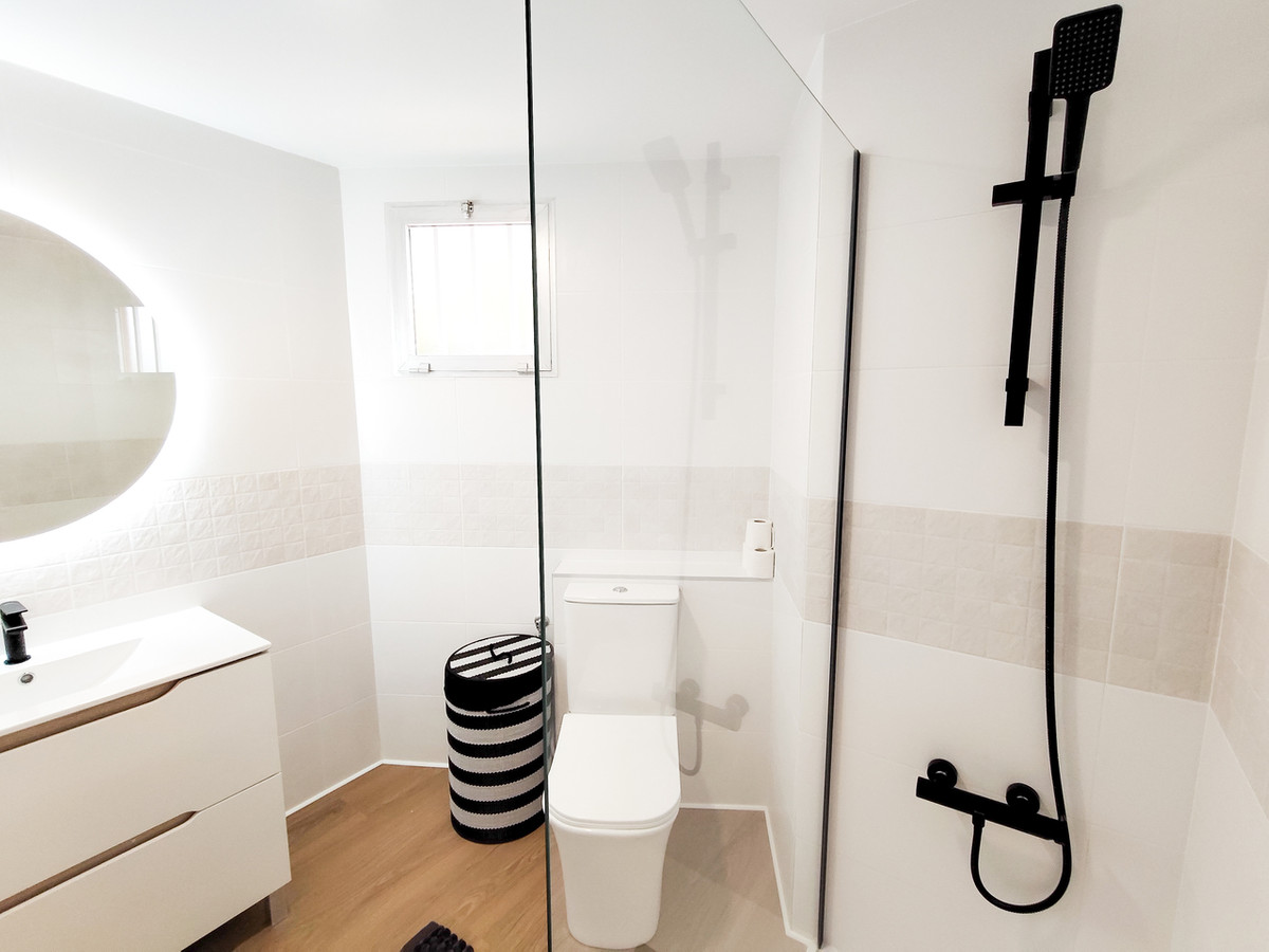 For sale - 3 Bedroom 2 Bathroom Apartment - Middle Floor Apartment in Orihuela - La Zenia  - Alicante