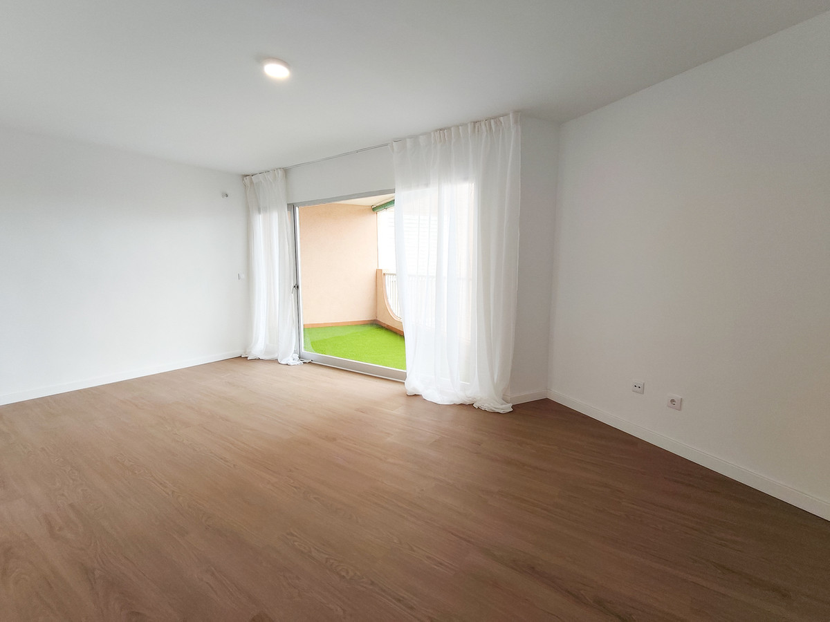 For sale - 3 Bedroom 2 Bathroom Apartment - Middle Floor Apartment in Orihuela - La Zenia  - Alicante