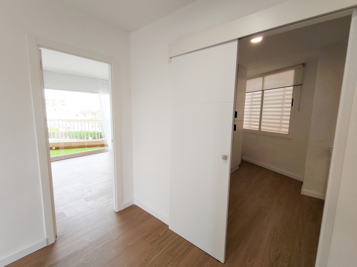 For sale - 3 Bedroom 2 Bathroom Apartment - Middle Floor Apartment in Orihuela - La Zenia  - Alicante