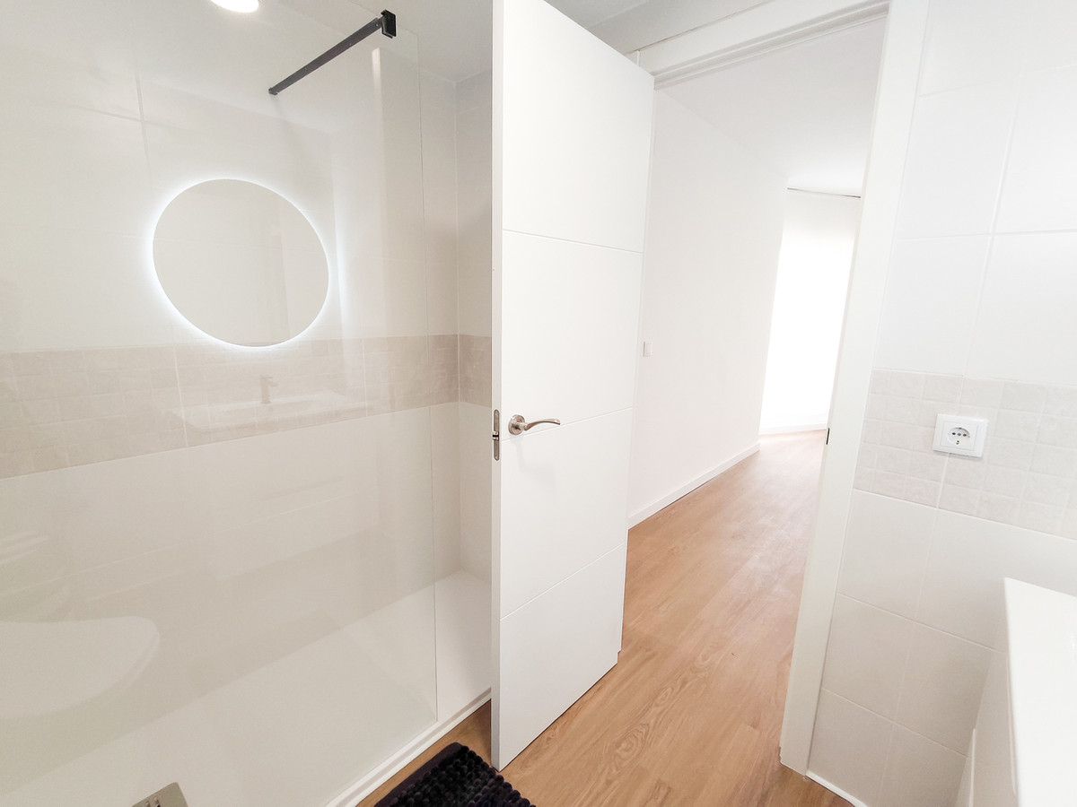 For sale - 3 Bedroom 2 Bathroom Apartment - Middle Floor Apartment in Orihuela - La Zenia  - Alicante