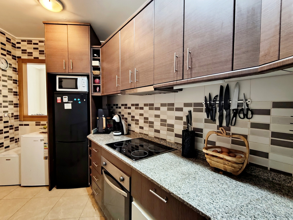 For sale - 3 Bedroom 2 Bathroom Apartment - Middle Floor Apartment in Torrevieja - Torrevieja Centro  - Alicante