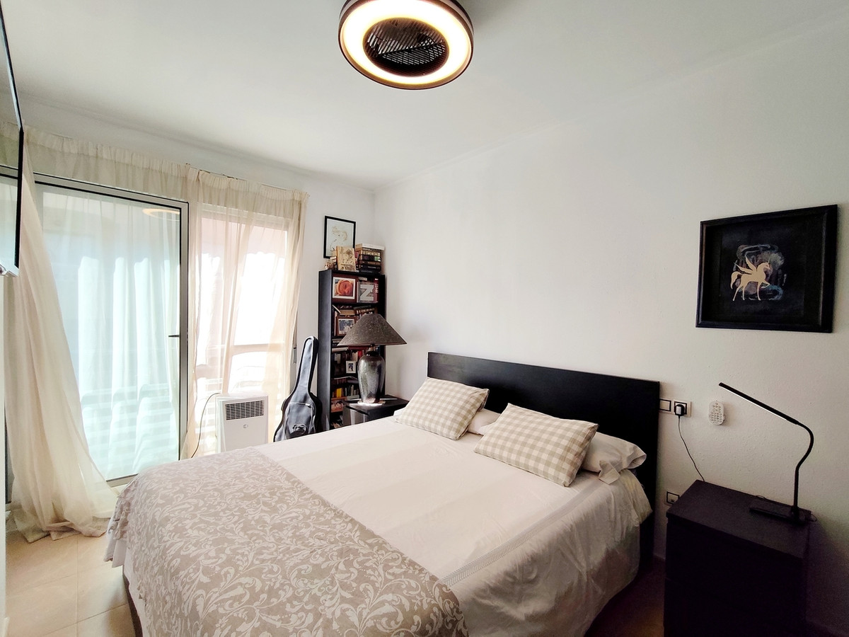 For sale - 3 Bedroom 2 Bathroom Apartment - Middle Floor Apartment in Torrevieja - Torrevieja Centro  - Alicante