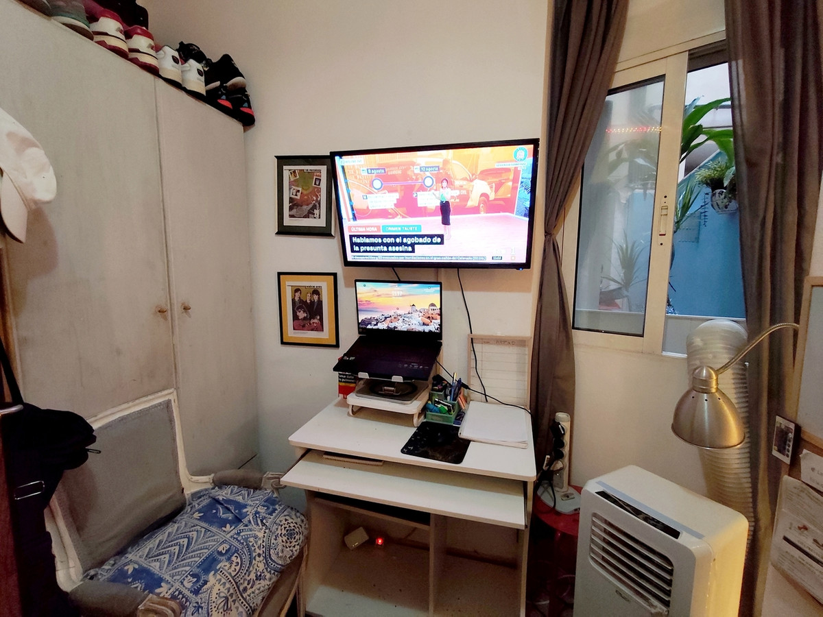 For sale - 3 Bedroom 2 Bathroom Apartment - Middle Floor Apartment in Torrevieja - Torrevieja Centro  - Alicante