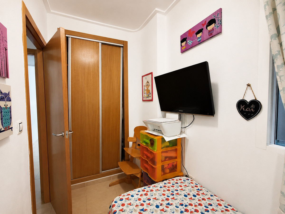 For sale - 3 Bedroom 2 Bathroom Apartment - Middle Floor Apartment in Torrevieja - Torrevieja Centro  - Alicante