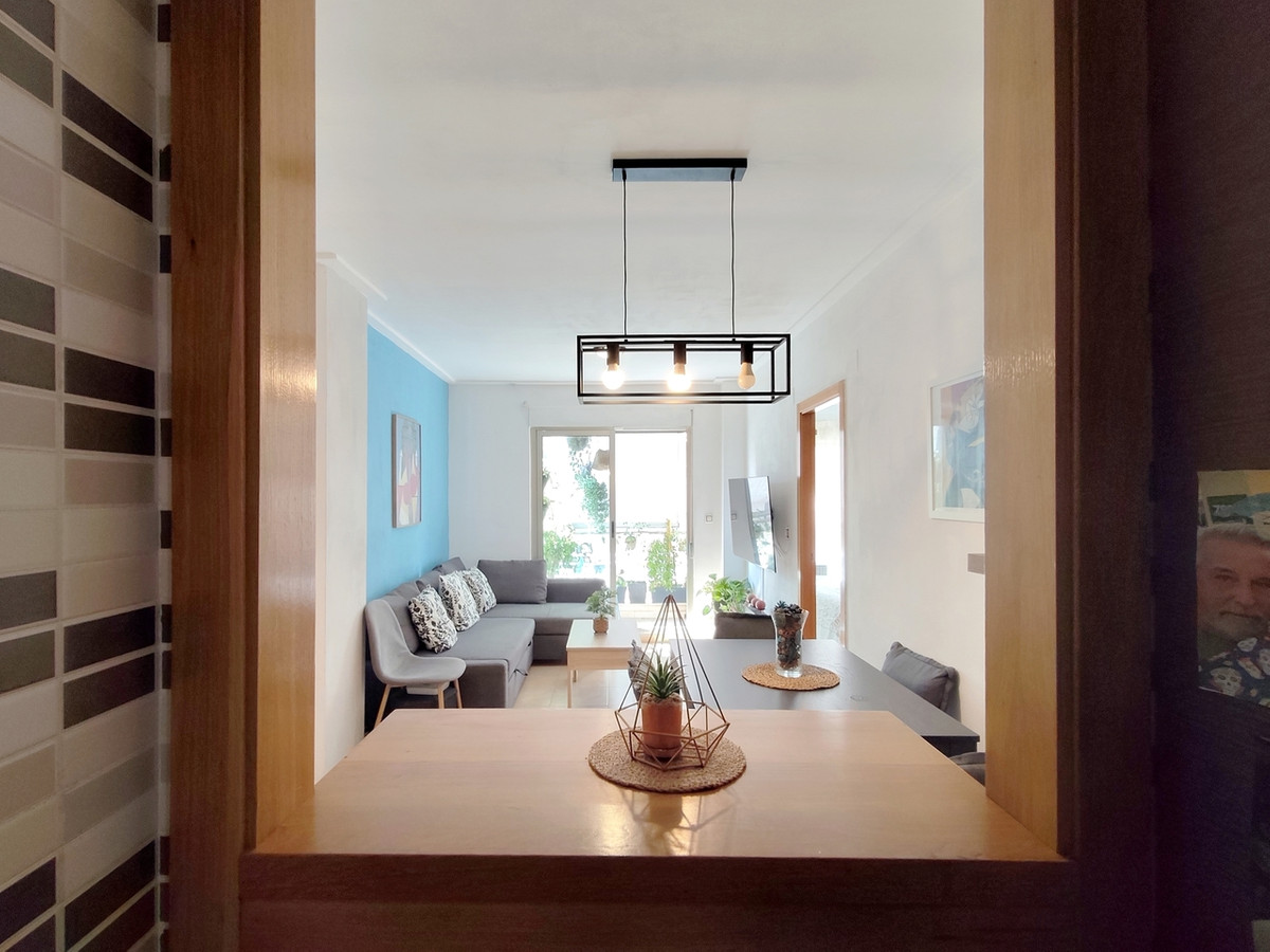 For sale - 3 Bedroom 2 Bathroom Apartment - Middle Floor Apartment in Torrevieja - Torrevieja Centro  - Alicante