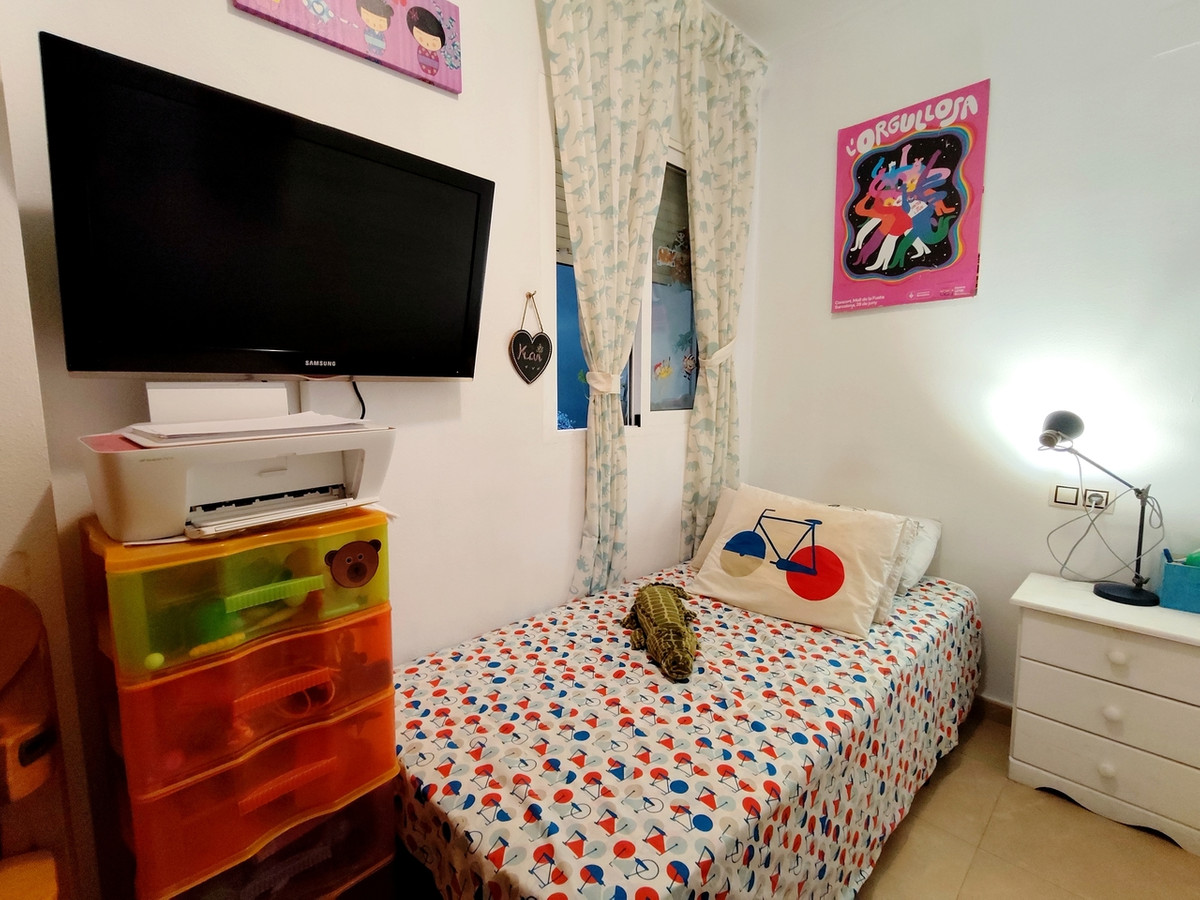 For sale - 3 Bedroom 2 Bathroom Apartment - Middle Floor Apartment in Torrevieja - Torrevieja Centro  - Alicante