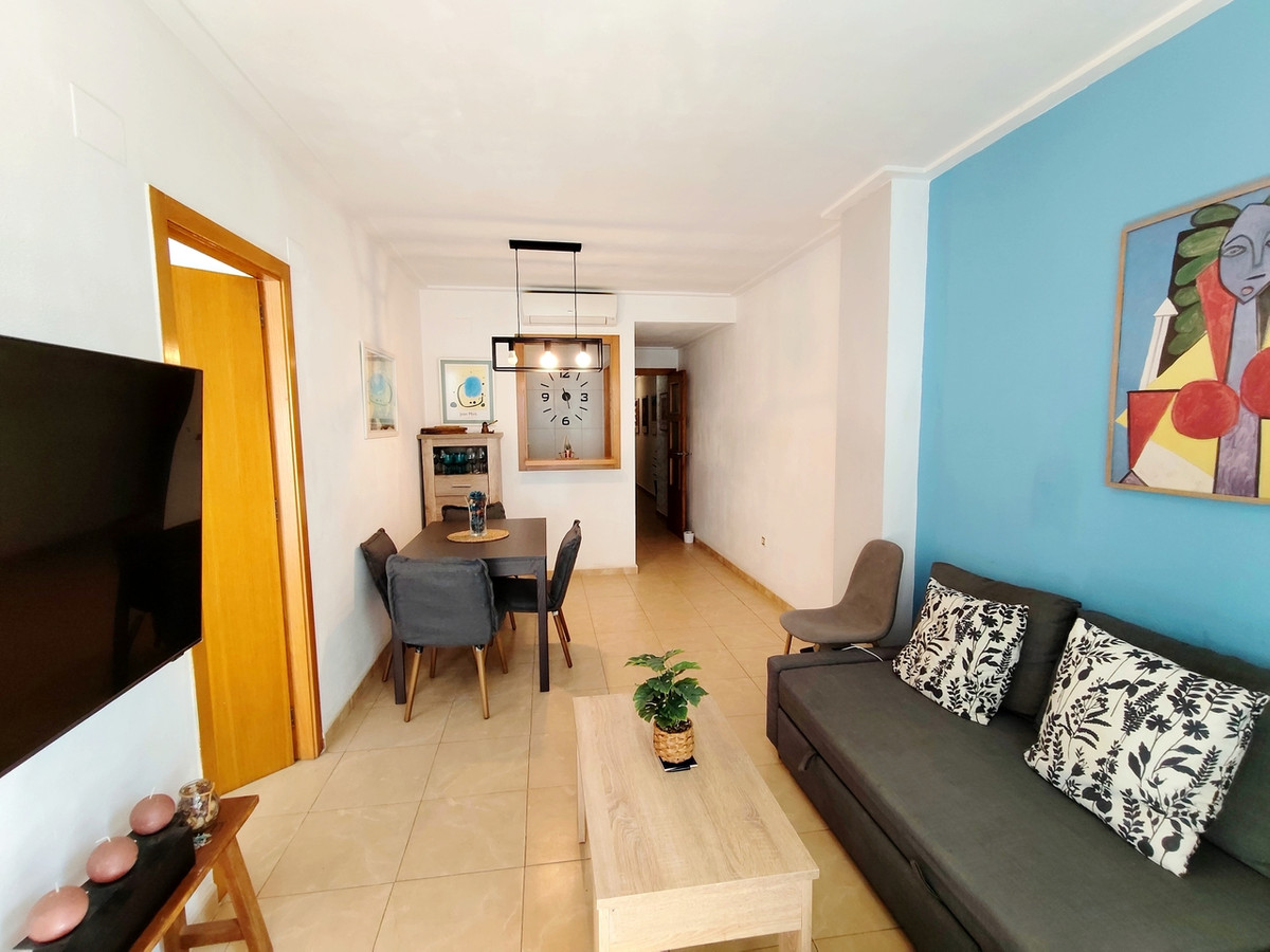 For sale - 3 Bedroom 2 Bathroom Apartment - Middle Floor Apartment in Torrevieja - Torrevieja Centro  - Alicante