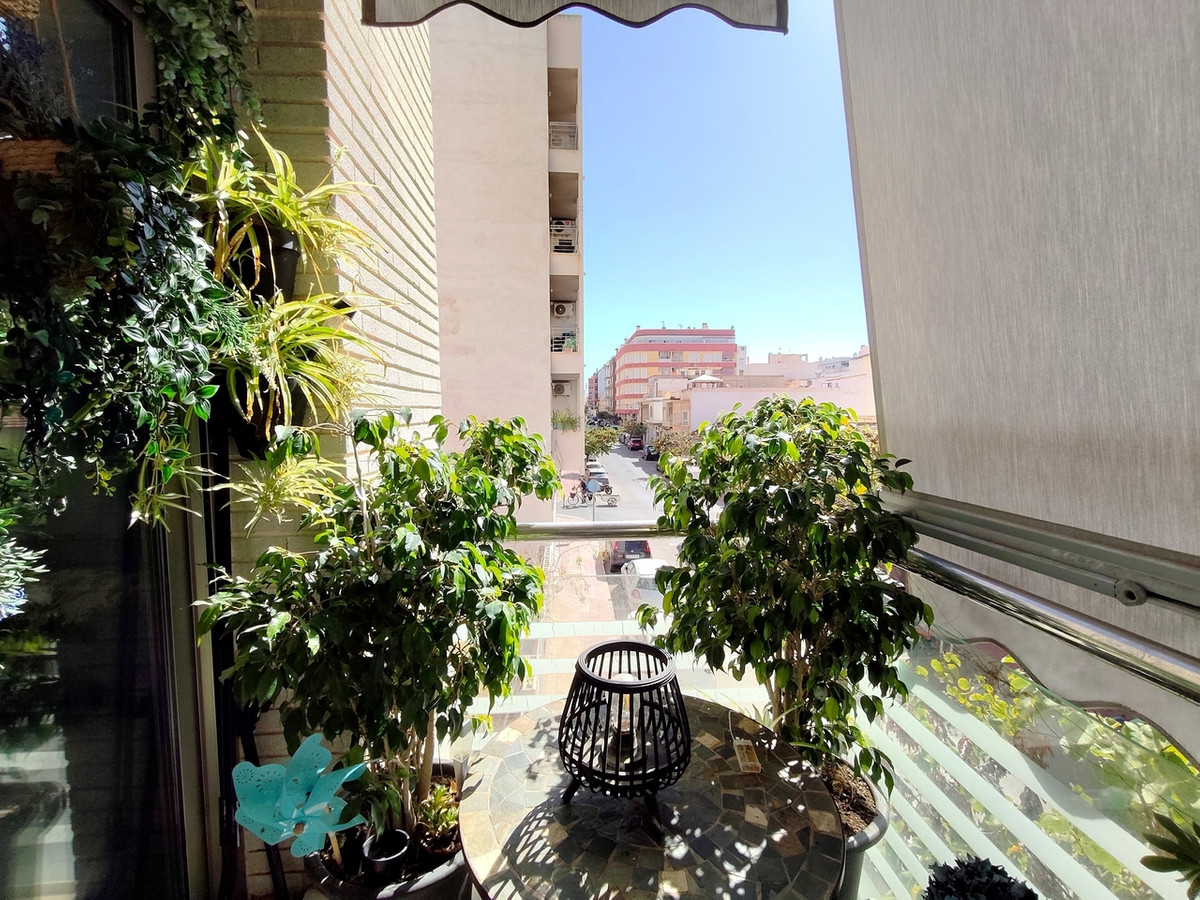 For sale - 3 Bedroom 2 Bathroom Apartment - Middle Floor Apartment in Torrevieja - Torrevieja Centro  - Alicante